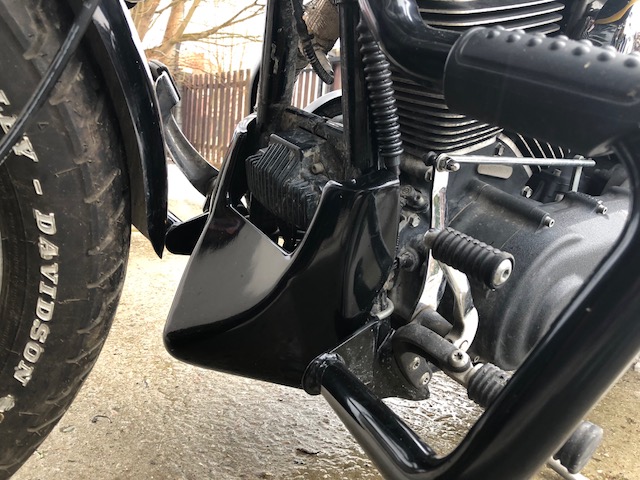 DYNA BELLY PAN WITH CRASH BARS